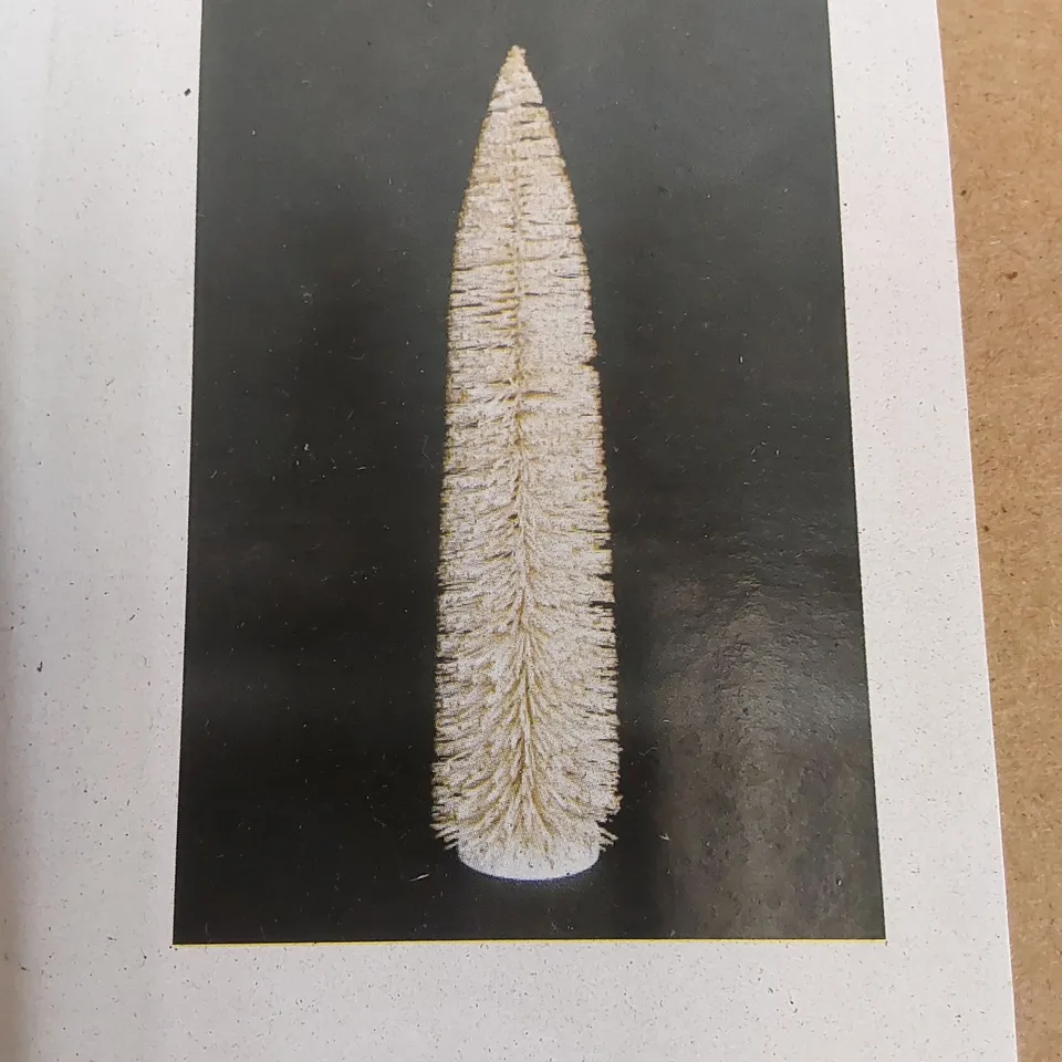 PALLET OF APPROXIMATELY 12 BOXES CONTAINING BRAND NEW 114CM GOLD TIPS TREES