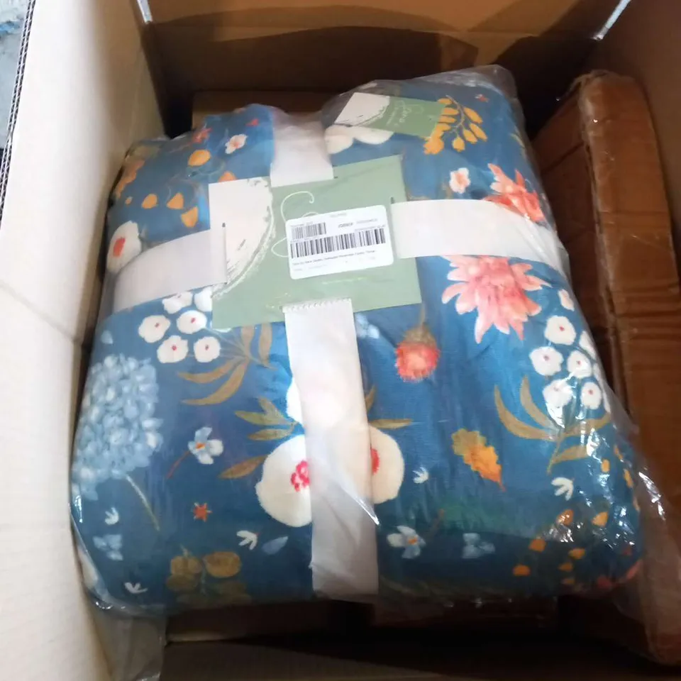FIVE ASSORTED PRODUCTS TO INCLUDE; GARDEN REFLECTION PRE LIT, COZEE HOME VELVETSOFT 4 PIECE DUVET SET, COZEE HOME VELVET SOFT FLAT SHEET, HOME REFLECTIONS POP UP 5FT TINSEL TREE AND SARA BY SARA DAVIE